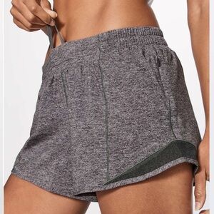 Lululemon Hotty Hot Short II *Long 4" Heather Lux Multi Black/Heather Black sz 6